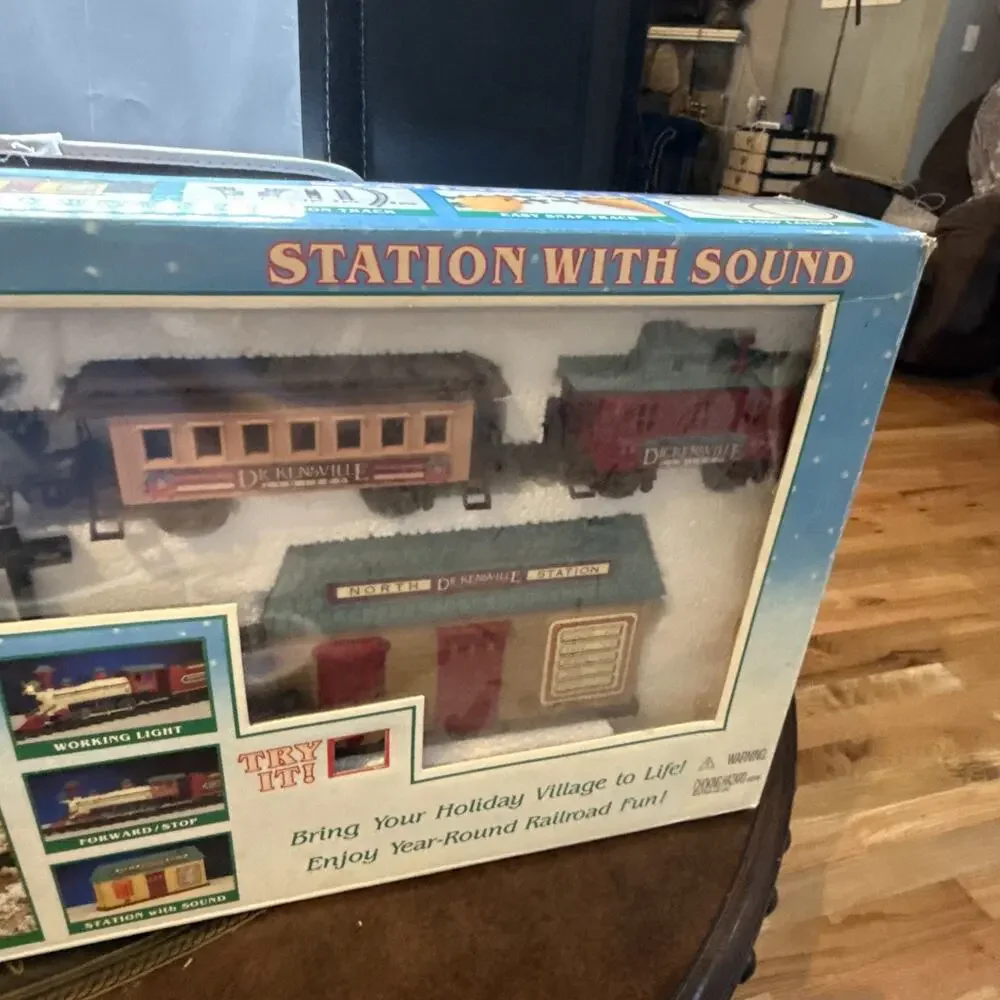 Vintage Dickensville New Bright Christmas Train W/ Musical Station House EXC